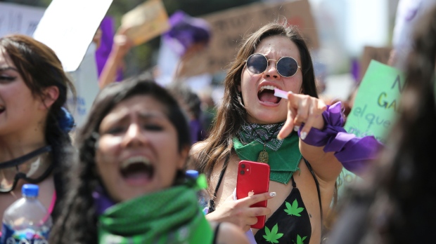 Mexico women protest