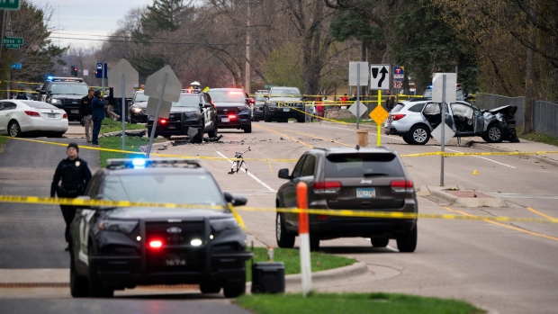 La polizia del Minnesota spara e uccide un uomo dopo un incidente stradale
