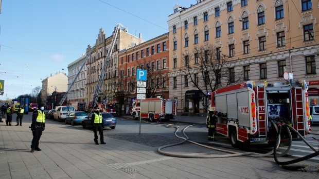 Latvijas galvaspilsētā Rīgā ēkas ugunsgrēkā gāja bojā astoņi cilvēki