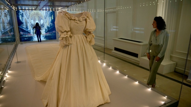 Princess Diana's wedding dress goes on display in London | CP24.com