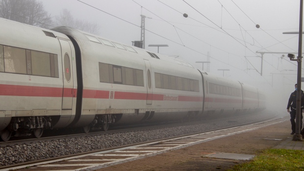 3 persone gravemente ferite nell’attacco con coltello a un treno tedesco