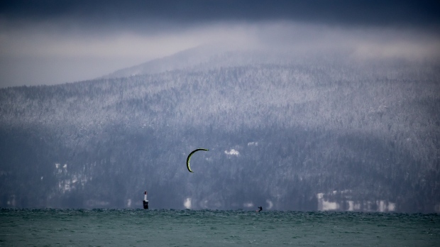 El oeste de Canadá experimenta temperaturas frías por el viento de -55 C bajo severas advertencias de frío