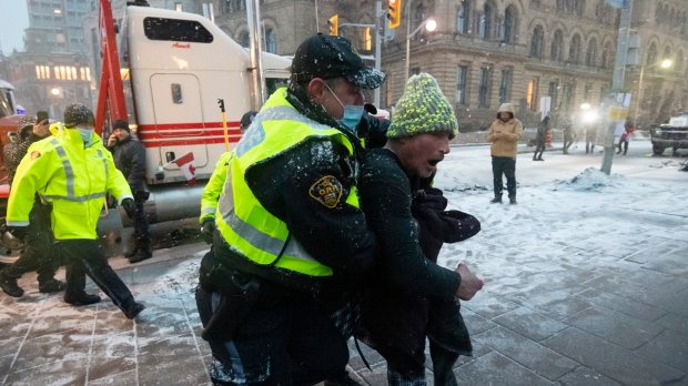 Ottawa se prepara para enfrentamiento final entre policía y manifestantes