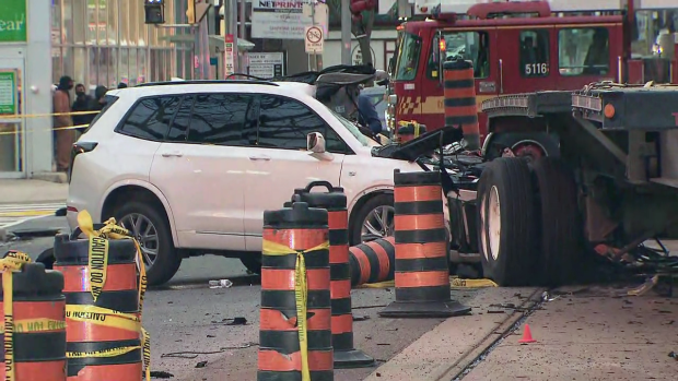 La policía de Toronto ha publicado nuevos detalles sobre el choque mortal en Lake Shore Boulevard