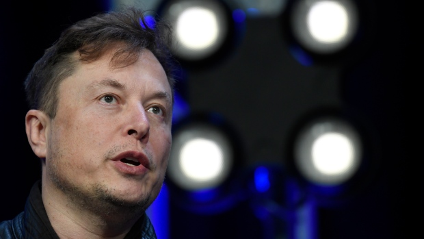Elon Musk acusado de violar la ley al comprar acciones de Twitter