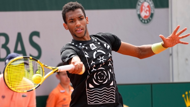Canada's Felix Auger-Aliassime returns the ball to Serbia's Filip Krajinovic during their third round match of the French Open tennis tournament at the Roland Garros stadium Friday, May 27, 2022 in Paris. (AP Photo/Michel Euler)