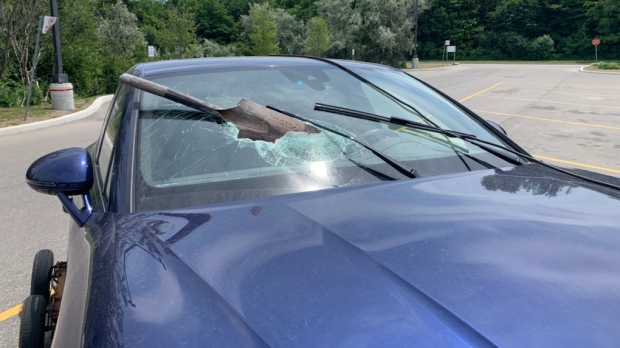 ‘So scary’: Mississauga driver recounts moment when shovel hit car on Highway 403