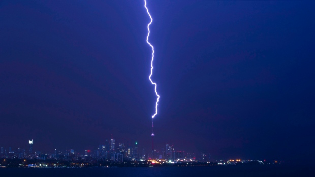 Miles quedaron sin electricidad después de las tormentas eléctricas en Ontario