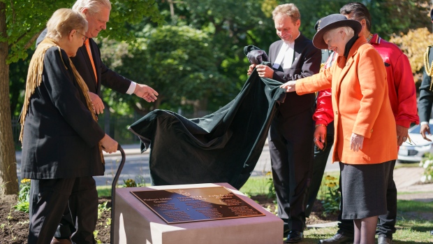 Elder Carolyn King, left, Ontario Premier Doug Ford, Ted Arnott, Speaker of the Legislative Assembly, Elizabeth Dowdeswell, Lieutenant Governor of Ontario, and Gimaa R. Stacey Laforme, Chief of the Mississaugas of the Credit First Nation, unveil a plaque for the Platinum Jubilee Garden at Queen's Park, in Toronto, on Friday, Sept. 30, 2022. THE CANADIAN PRESS/Alex Lupul