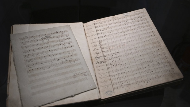 České muzeum restauruje původní Beethovenovu partituru