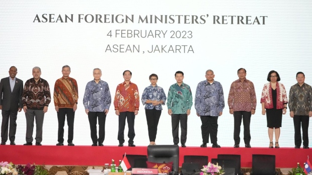 ASEAN foreign ministers retreat