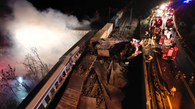 Chocan dos trenes griegos: 29 muertos y al menos 85 heridos