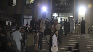 Police officers and people gather at a hospital where earthquake victims are brought, in Saidu Sharif, a town Pakistan's Swat valley, Tuesday, March 21, 2023. A magnitude 6.5 earthquake rattled much of Pakistan and Afghanistan on Tuesday, sending panicked residents fleeing from homes and offices and frightening people even in remote villages. (AP Photo/Naveed Ali)