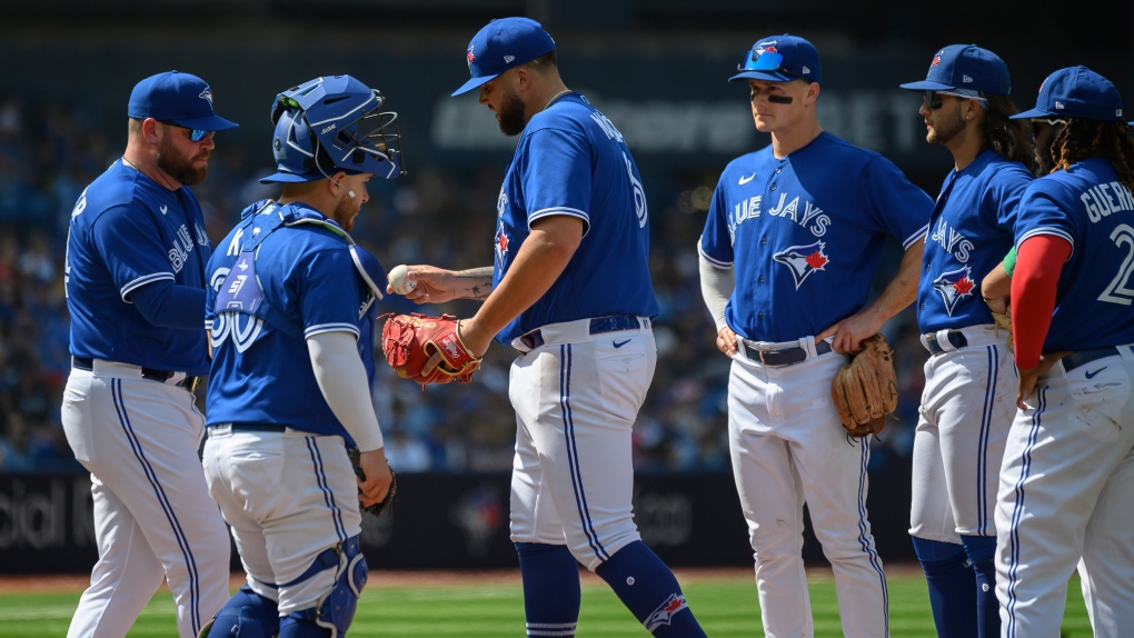 Bassitt strikes out careerhigh 12 to help Blue Jays edge Giants for series  win  CBC Sports