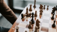 Chess board (Pexels/Vlada Karpovich0