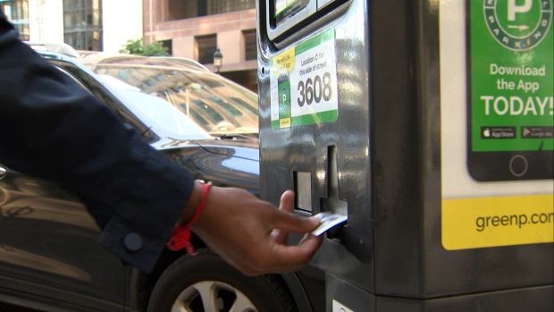 De stad Toronto bereidt zich voor op een proef met het verwijderen van parkeerautomaten naarmate meer gebruikers zich tot de app wenden