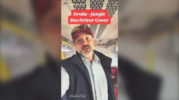 Drake se ne accorge dopo che un autista di autobus TTC inizia a cantare al lavoro
