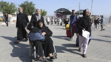 Palestinians cross to Rafah