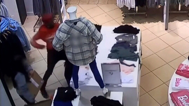 Shocking attack at Brampton mall caught on camera | CP24.com