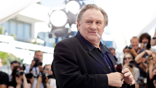 Une statue de Gérard Depardieu est retirée du musée de cire de Paris