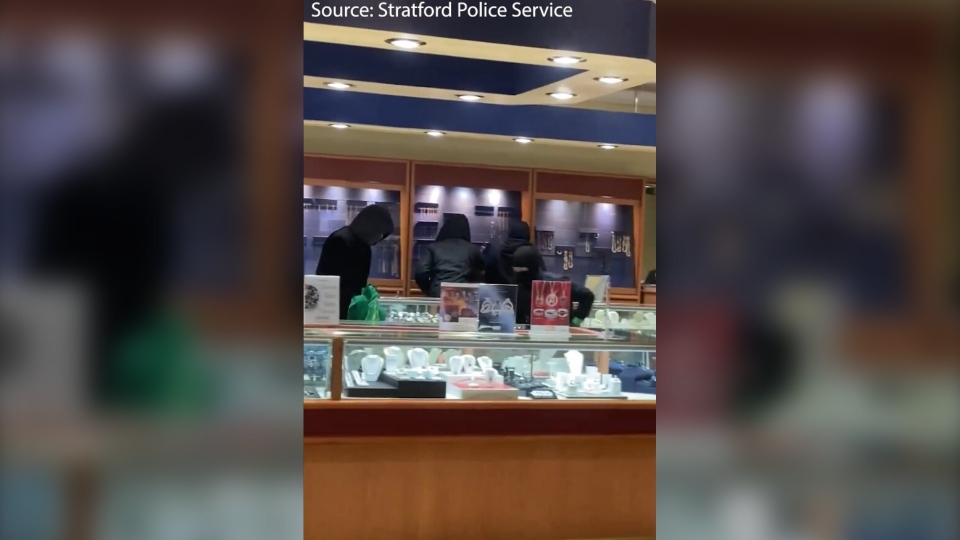 Video shows thieves smashing display cases inside Stratford jewelry ...