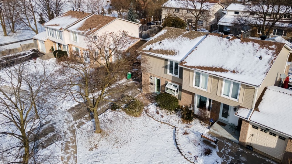 Mississauga house sells for just under M after 85 offers