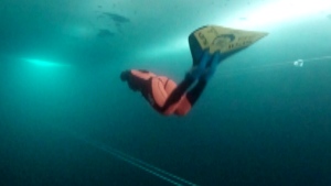 Watch ice diving world record get broken 