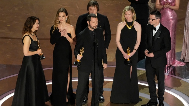 Міжнародна трансляція церемонії «Оскар» обрізала перемогу «20 днів у Маріуполі», викликавши критику в Україні