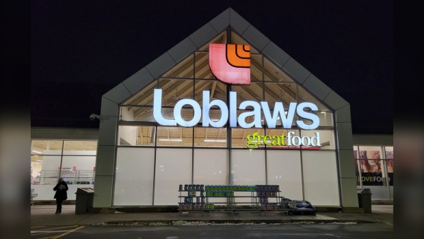 Dokumenty ujawniają wysiłki Ottawy, aby nakłonić Loblaw i Walmart do zatwierdzenia kodu spożywczego