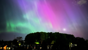 The northern lights from Meadowlane Park in Kitchener on May 10, 2024. (Source: @JPfromCanada/Twitter)