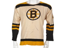One of only two known surviving 1966-1967 season Boston Bruins jerseys worn by then-rookie, Bobby Orr, is shown in a handout photo. The jersey expected to sell for as much as US$100,000 in a public auction to be conducted in Dallas, Texas and online by Heritage Auction Galleries on Apri 23, 2010. (THE CANADIAN  PRESS/HO- Heritage Auction Galleries)