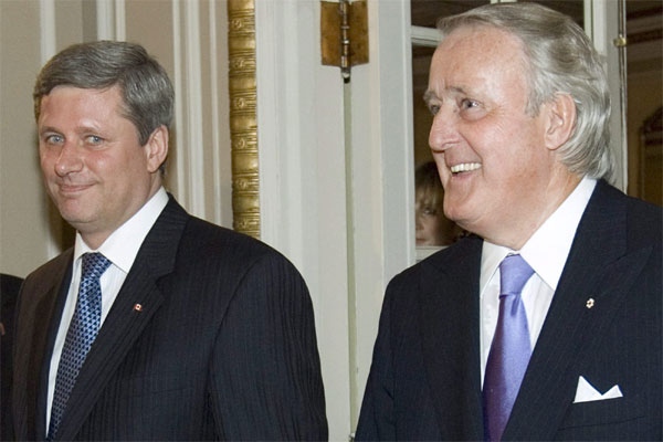 Prime Minister Stephen Harper (left) and former prime minister Brian Mulroney (right) arrive at a during a dinner hosted by the Ukrainian Embassy held in Mulroney's honor in Ottawa, April 18, 2007. (CP / Jonathan Hayward)