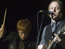 The Arcade Fire members Tim Kingsbury (left) and Win Butler perform at the Bell Centre, in Montreal, in this November 26, 2005 photo. (Francois Roy / THE CANADIAN PRESS)