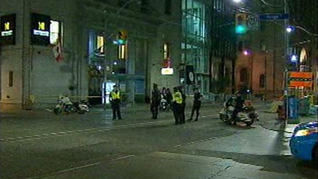 Glass Falls From High Rise At King And Yonge Cp24 Com