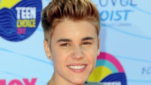 This July 22, 2012 photo shows singer Justin Bieber arriving at the Teen Choice Awards in Universal City, Calif. (The Canadian Press/AP, Jordan Strauss/Invision)