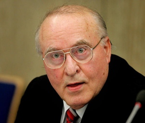 Ernst Zundel sits in a court at his trial in Mannheim, southern Germany in this Nov. 8, 2005 file photo. (AP / Michael Probst)