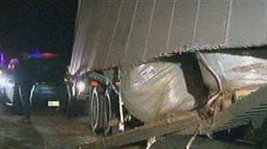 Tractor-trailer loses load on Highway 403