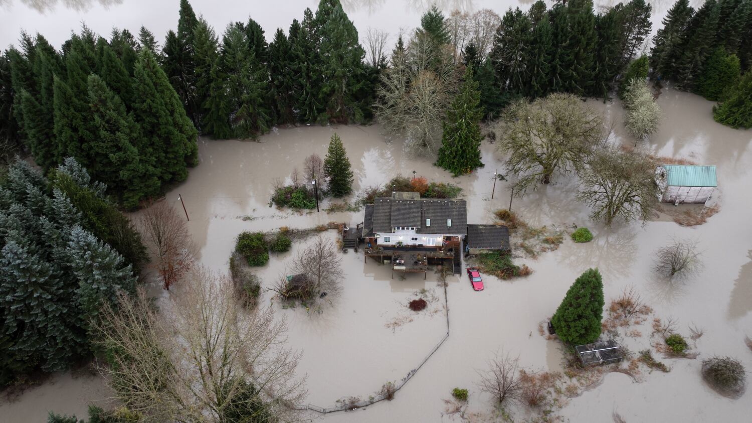 Crews battle widespread flooding in Washington – CP24