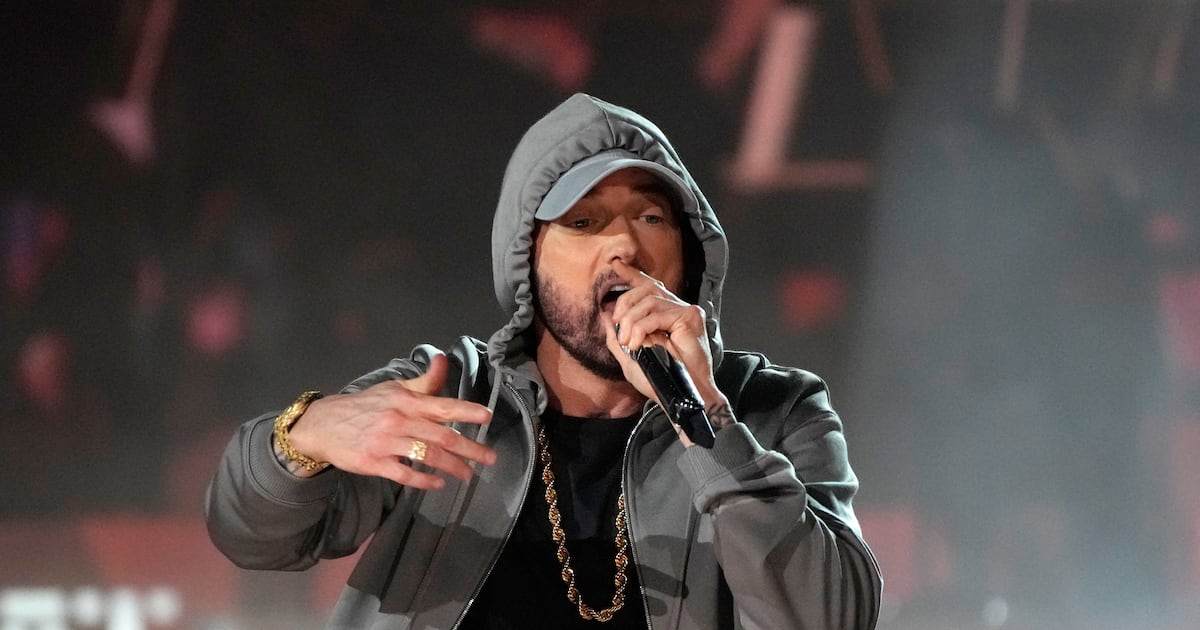 Ehemaliger Mitarbeiter von Eminem gesteht Verkauf unveröffentlichter Musik ...