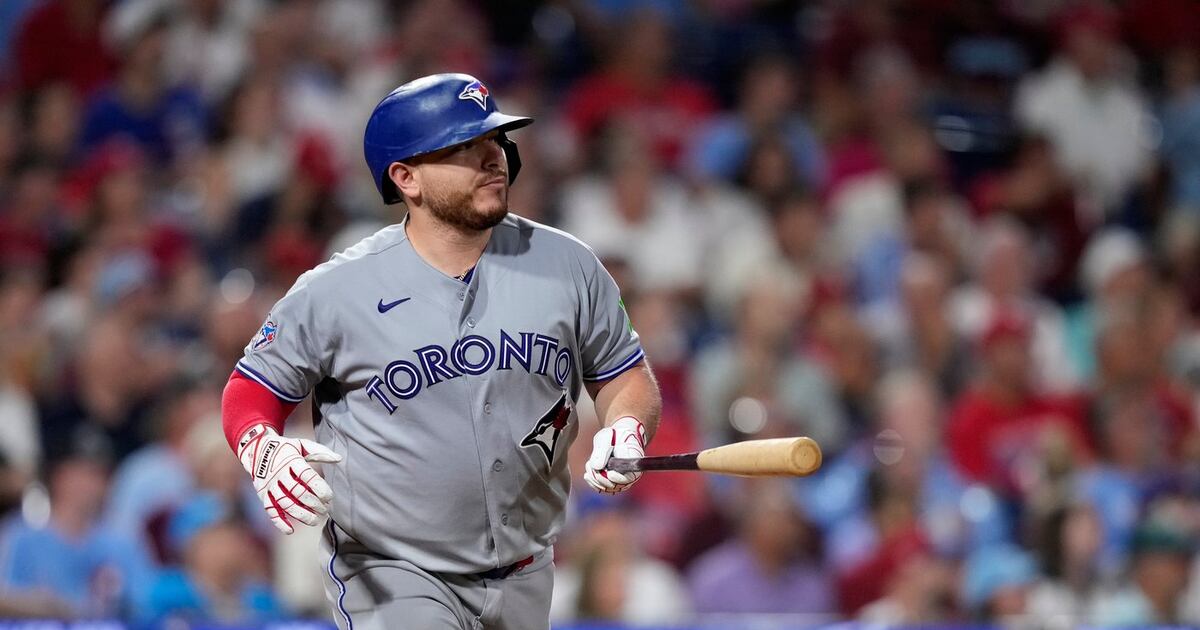Rogers escapes 2 bases-loaded jams in the ninth to seal Blue Jays' 5-4 win ...