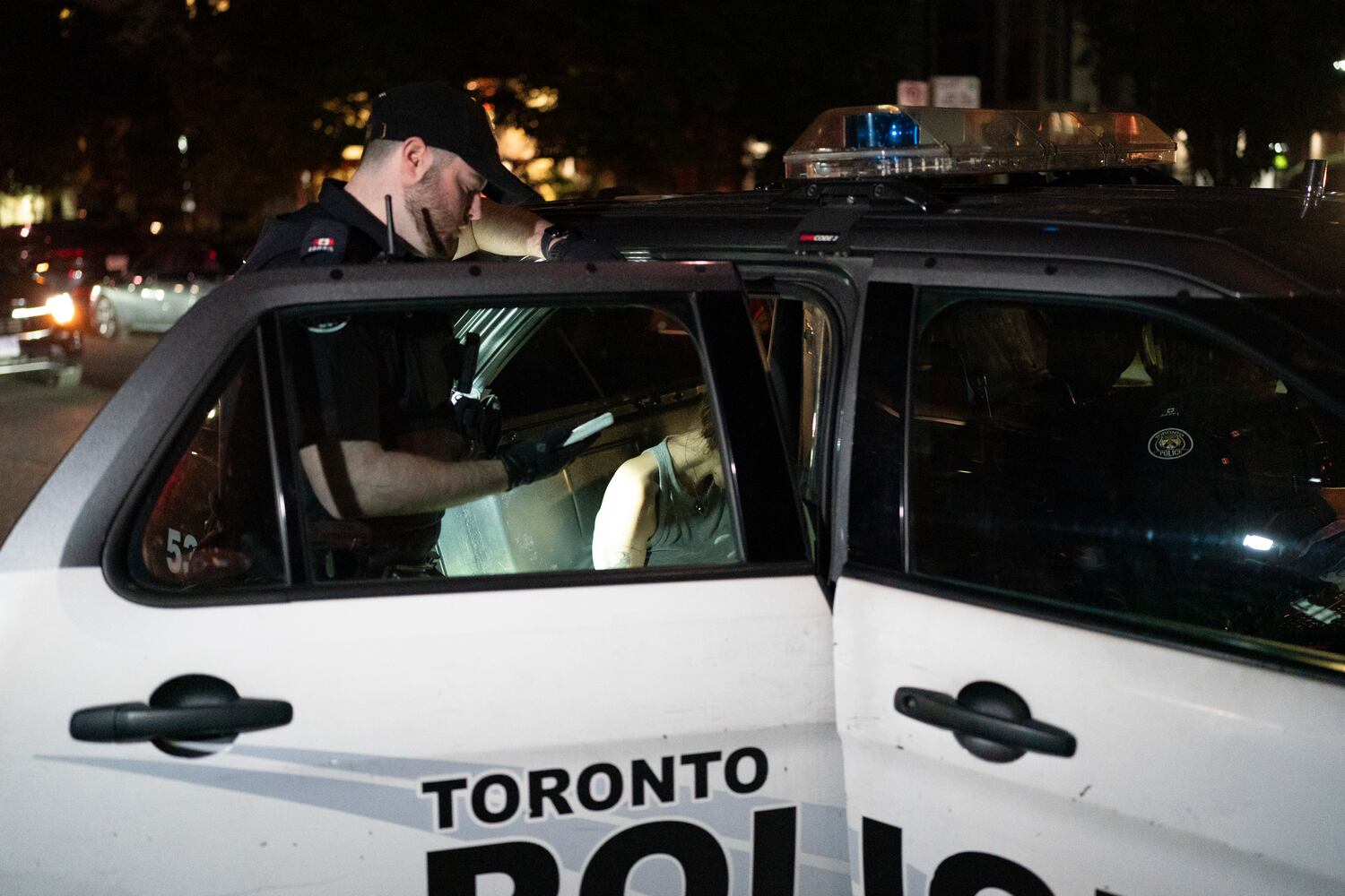 Cop shot while investigating robbery – CP24