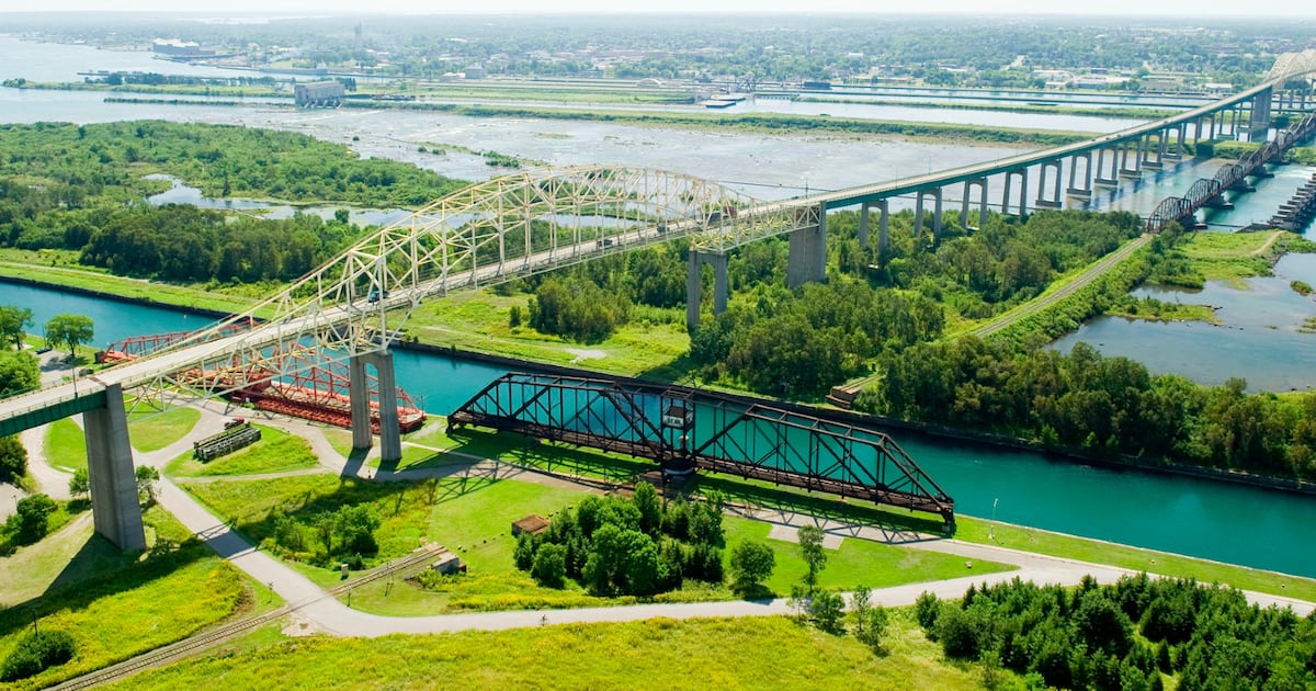 Two kidnapping suspects arrested at Canada-U.S. border