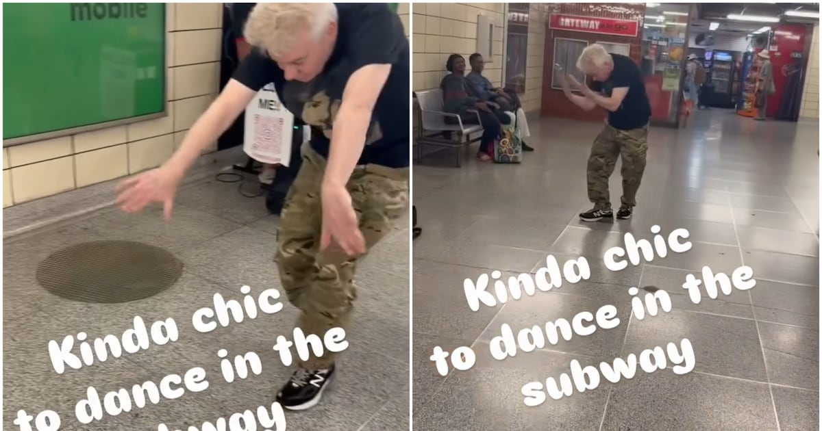 Der Komiker Mike Myers zeigt, dass Tanzen in einer U-Bahn-Station der TTC ...