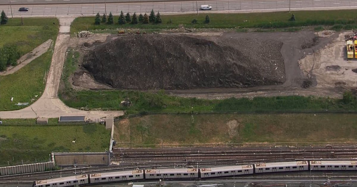 Toronto snow pile continues to stand despite heat wave