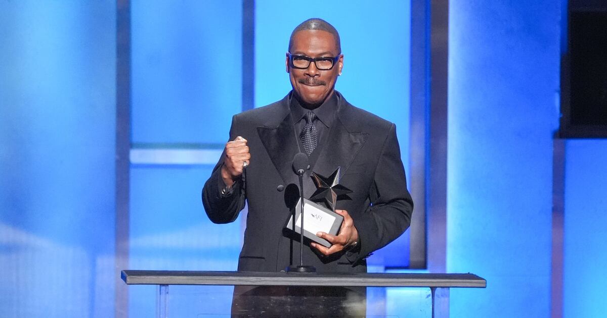 Eddie Murphy receives life achievement award by AFI, drawing standing ...
