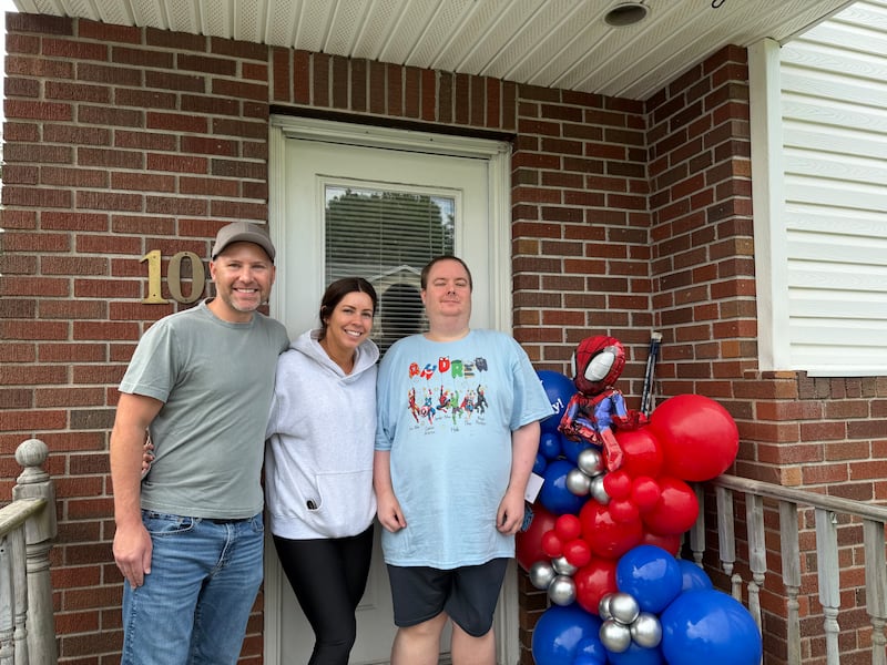 Billijane Gallant drops off balloons for Andrew Jollimore's 36th birthday. (Emma Convey/CTV News Atlantic)