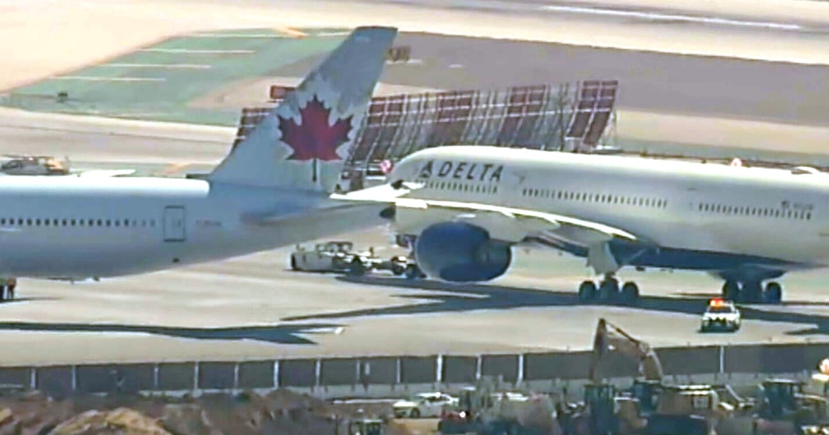 Air Canada Plane From Toronto Clipped by Delta Jet at LAX