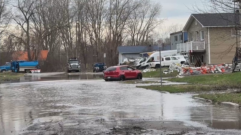 ‘Hope for the best, prepare for the worst:’ Residents along Ottawa River brace for flooding
