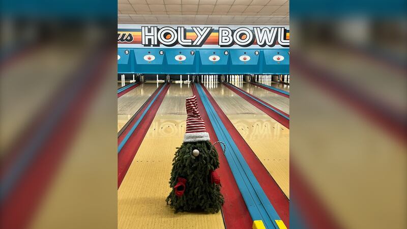 Gnome on the Roam bowling