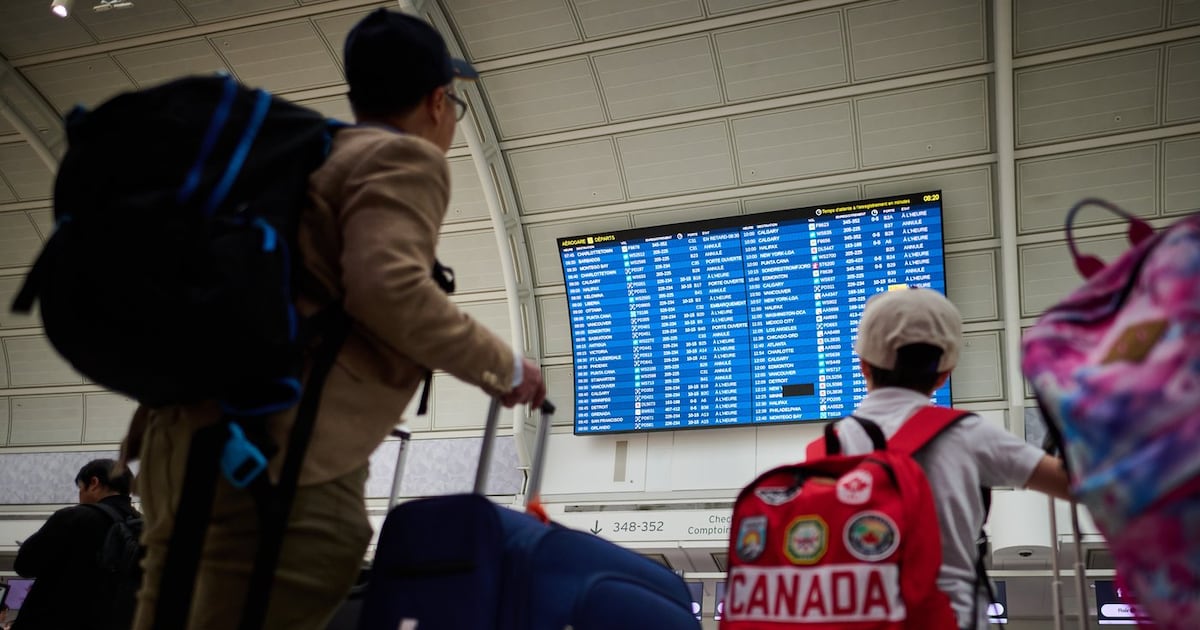 Poll: Canadians cautious about privatizing major airports